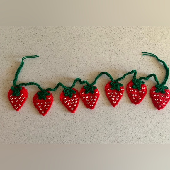 Strawberry Garland Handmade Crochet - Picture 4 of 11